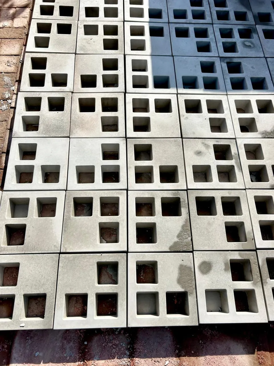 Brisbane Breeze Blocks 300x300x70mm Grey.