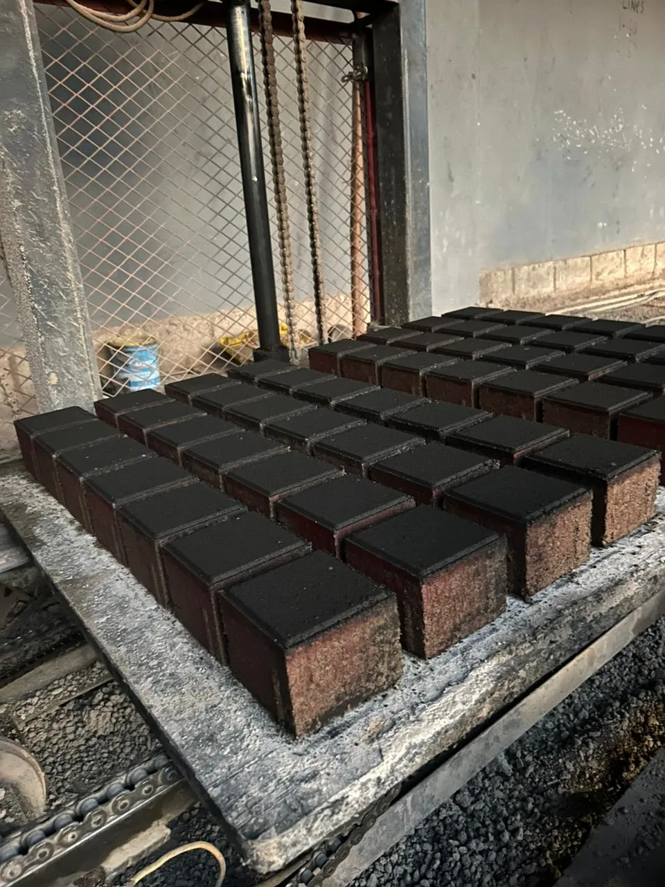 Concrete Cobblestones 100x100x80 Heavy Duty Black Hydraulic Pressed. 1 3