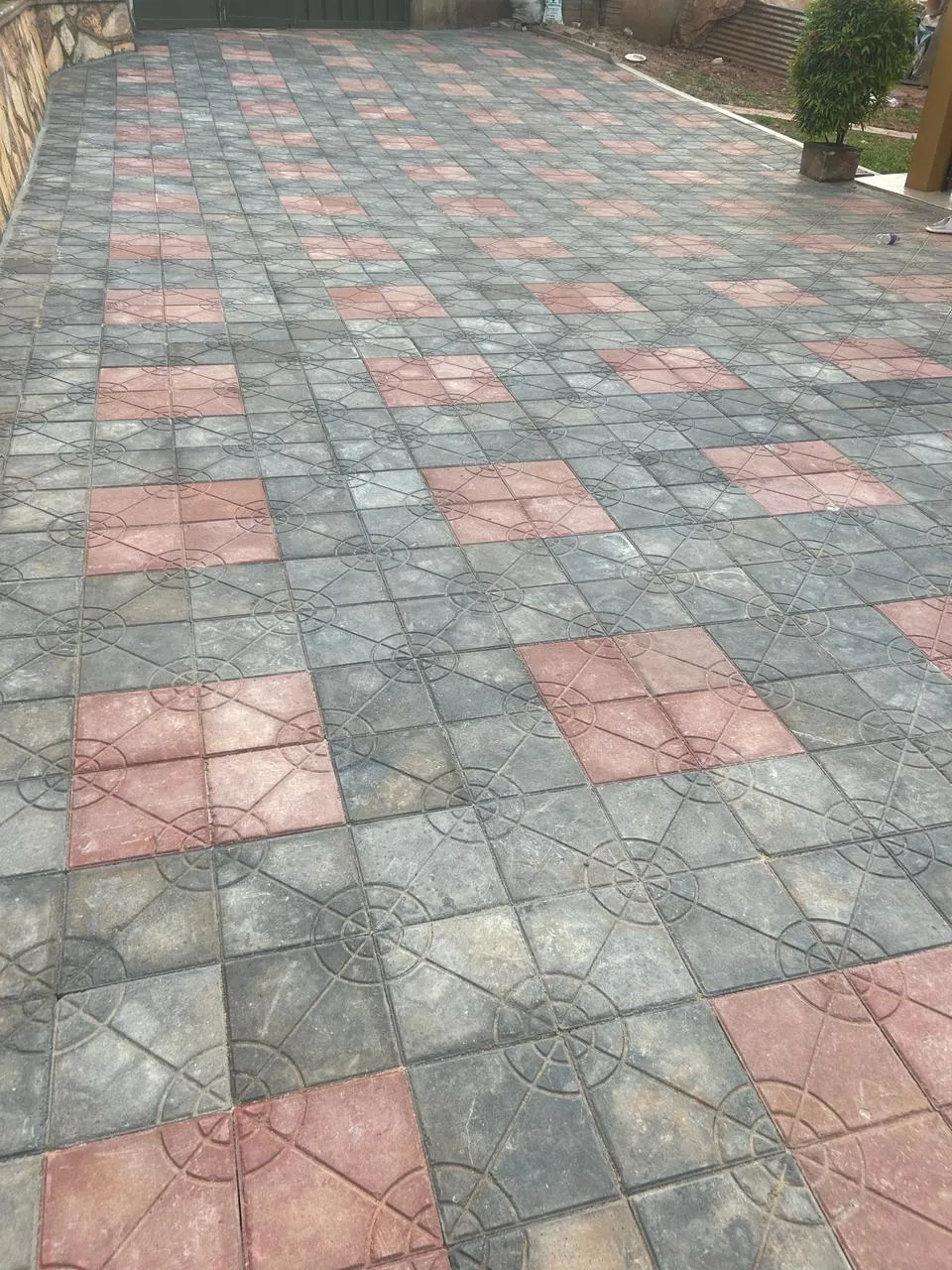 The Amazon Circular Paving slab 250 x 250 x 60mm Red 6 1