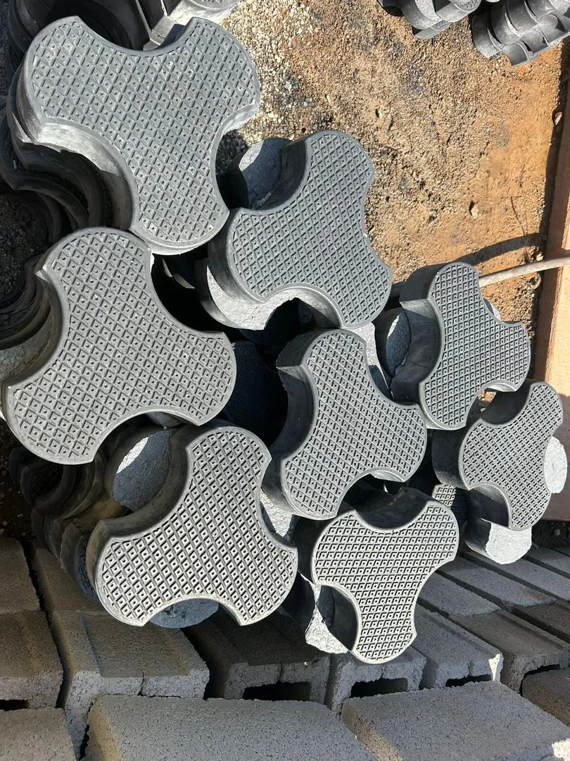 The Pelican Star Smart Paver 220x220x 60mm Black 25M2 1 4